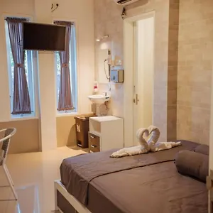  Guest house Simple Kuta Bedroom